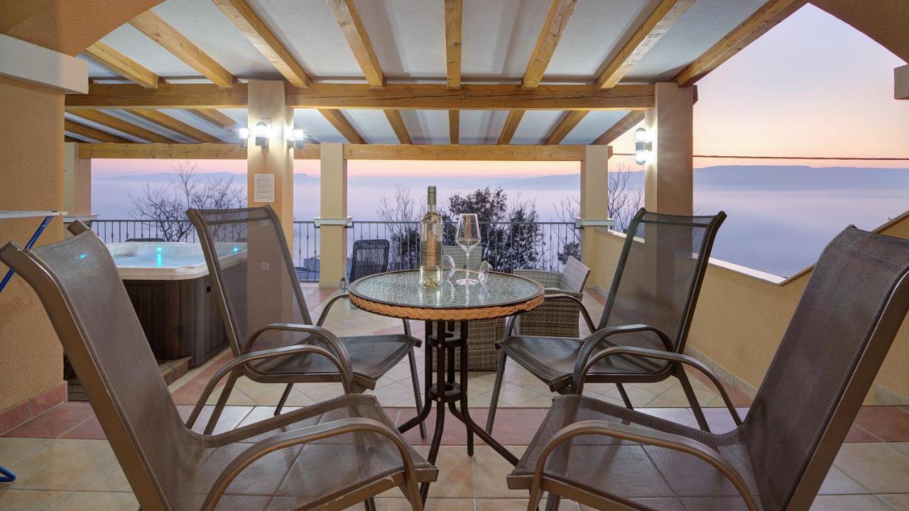 Apartments Lucia Senj 1 Eksteriør bilde